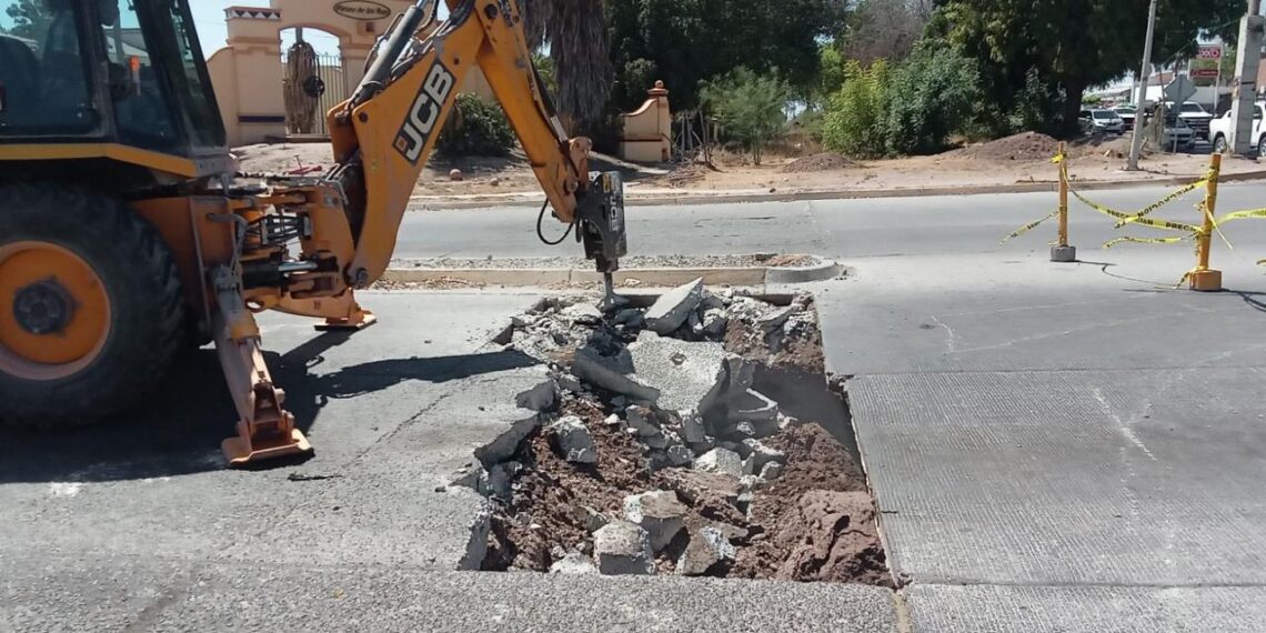 COMUN inicia reparación de socavón originado por vandalismo en Blvd. Pedro Anaya