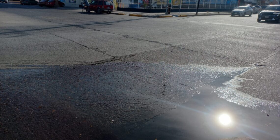 Vecinos de la colonia Centro reportan fuga de agua – NR | NOTICIAS 