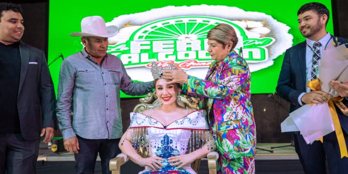 La alcaldesa inaugura la Feria del Algodón y corona a la Reina Ofelia Monserrat Delgado