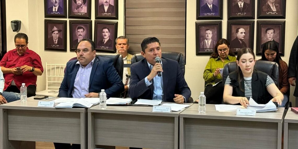 Regidor César Gerardo propone impulsar la promoción de productos locales en cadenas comerciales de Los Mochis