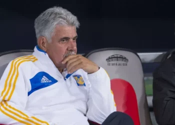 ‘Tuca’ Ferretti se postula para dirigir a Rayados pese a ser un histórico de los Tigres; en redes lo llaman “traidor”
