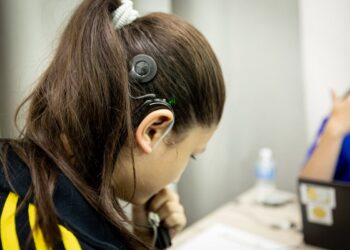 El implante coclear es una gran alternativa para recobrar el sistema auditivo y que las personas se desarrollen en plenitud; llama experto a la prevención