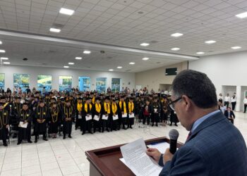 Con el Rector Jesús Madueña como testigo de honor, se gradúan más de 200 alumnos de la Facultad de Ingeniería Mochis