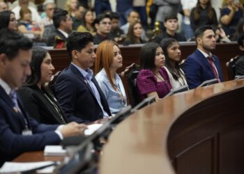 Jóvenes toman la tribuna del Congreso en la tercera edición del Parlamento Juvenil 7 de Abril