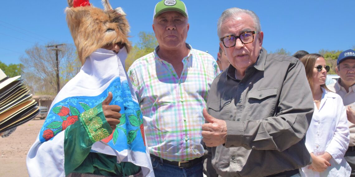 Gobernador Rubén Rocha Moya visita el centro ceremonial de Tehueco en Sábado de Gloria