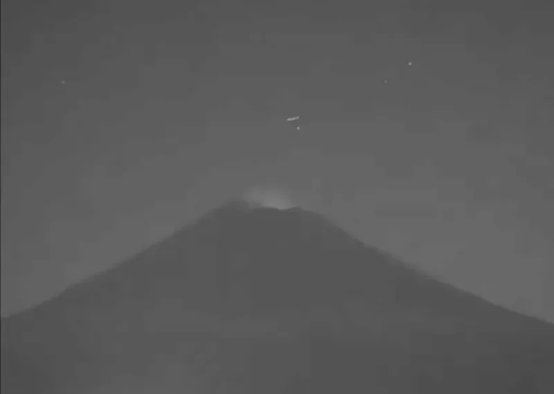 Divisan varios objetos luminosos en las inmediaciones del cráter del Popocatépetl: ¿qué son?