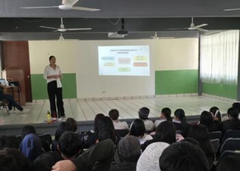 Imparten conferencia sobre motivación personal en el Cobaes #05 de Ahome