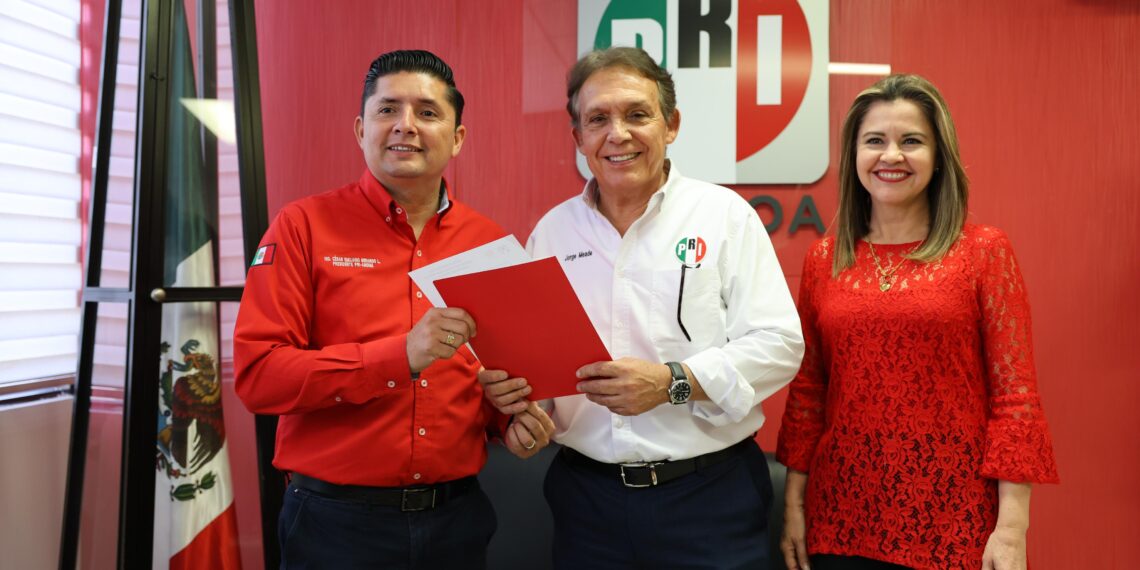 César Emiliano Gerardo rinde protesta como nuevo dirigente del PRI en Sinaloa