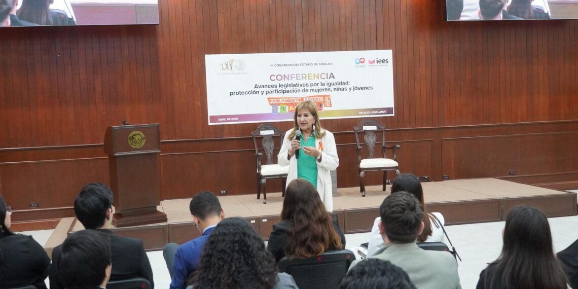 Parlamento Juvenil: Tere Guerra invita a juventudes a decidir y resistir