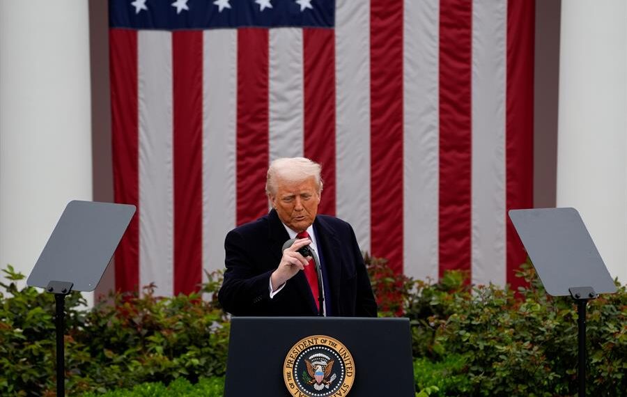 Trump pide recortar los tipos de interés; Fed anuncia reunión extraordinaria