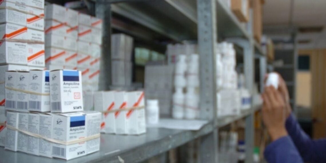Acuerdan Gobierno de México e industria garantizar abasto de medicamentos