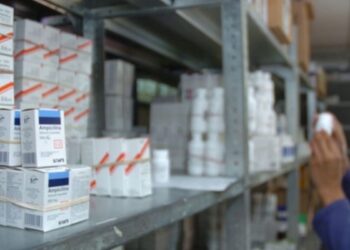 Acuerdan Gobierno de México e industria garantizar abasto de medicamentos