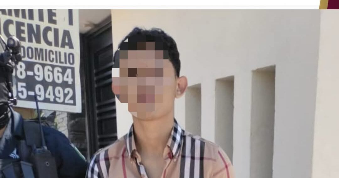 Elementos de seguridad detienen a civil con órdenes de aprehensión por robo a tiendas de conveniencia