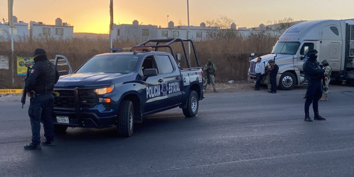 Hallan a hombre asesinado frente al panteón Jardines del Humaya en Culiacán