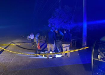 Hallan cuerpo sin vida envuelto en plástico a un costado de la carretera Culiacán-Eldorado