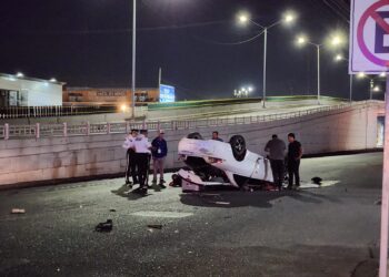 Un hombre resulta lesionado tras volcadura en puente de Culiacán