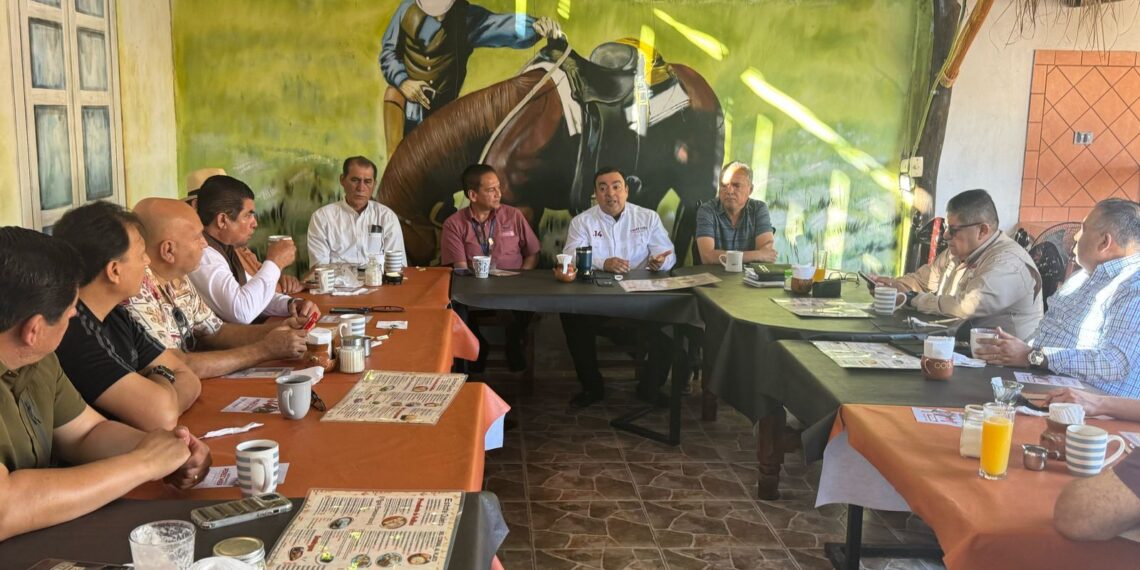 Arropan restauranteros al Candidato José Francisco Pérez Mier