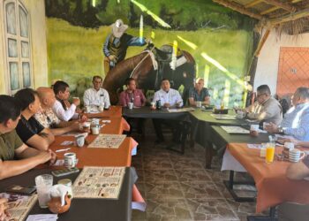 Arropan restauranteros al Candidato José Francisco Pérez Mier