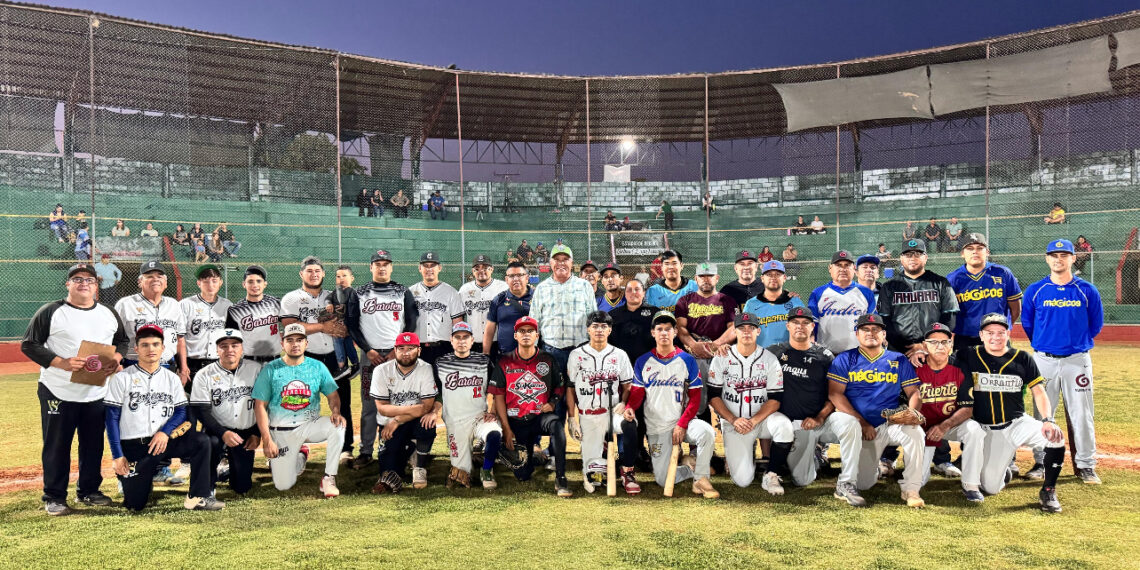 Iluminan por completo el Estadio Gabriel Lugo Morales en El Fuerte