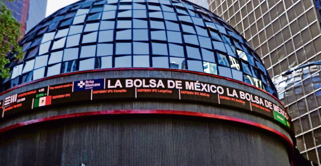 Bolsa Mexicana de Valores sube y el peso se aprecia tras respiro a México por aranceles de Trump