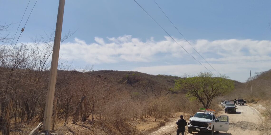 Dirección de Seguridad Pública de El Fuerte brinda apoyo en restablecimiento de energía en la zona serrana
