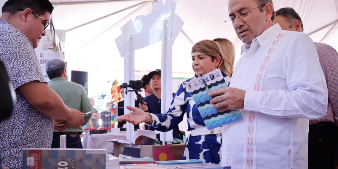 COBAES impulsa la lectura con la Feria del Libro Guasave 2025