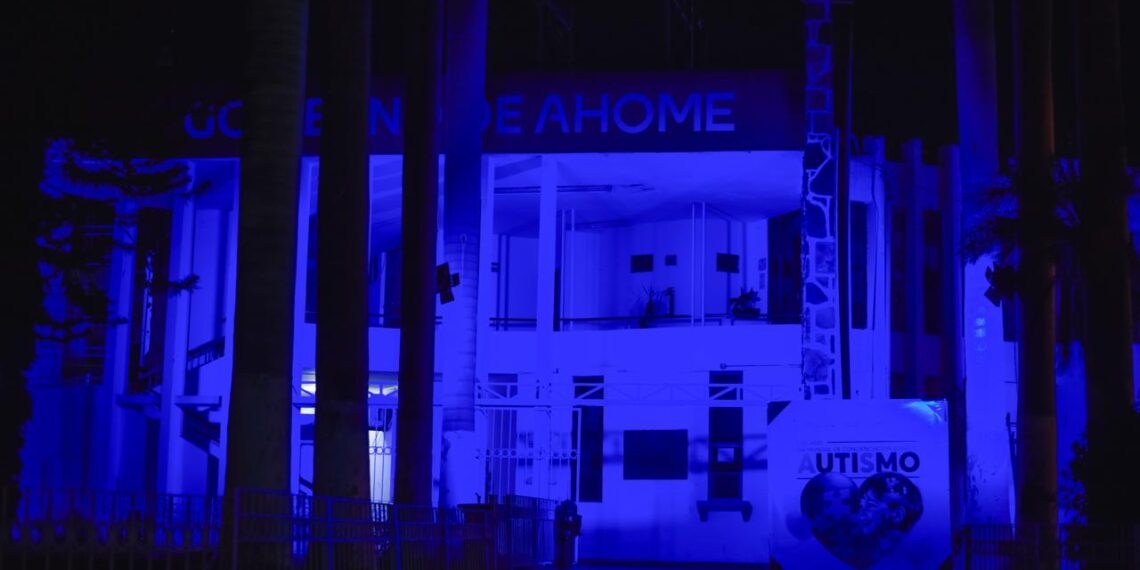 Se ilumina de azul el Palacio Municipal por el Día Internacional del Autismo
