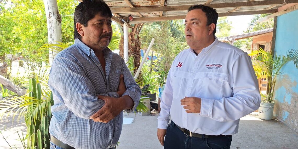 José Francisco Pérez Mier inicia recorrido en la zona rural de Ahome.