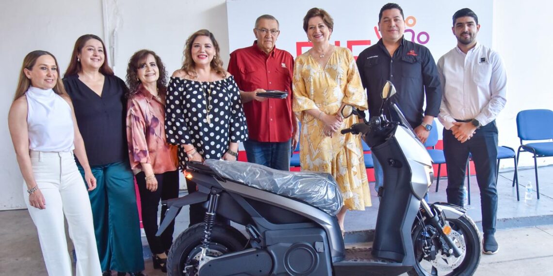 DIF Ahome recibe donación de una motocicleta eléctrica para fortalecer sus programas sociales