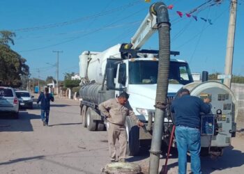 JAPAMA realiza labores de desazolve en el ejido Flores Magón