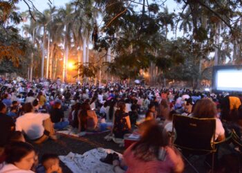 Parque Sinaloa celebra a los niños con cine al aire libre.