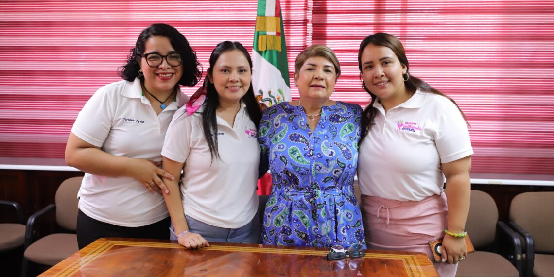 La alcaldesa de Guasave entrega apoyo económico a Neuro Brillando; solicita a DIF Sinaloa especialistas para ayudar a menores con autismo