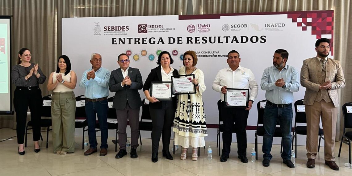 Alcalde Gerardo Vargas recibe doble reconocimiento estatal por su desempeño municipal y proyecto de JAPAMA