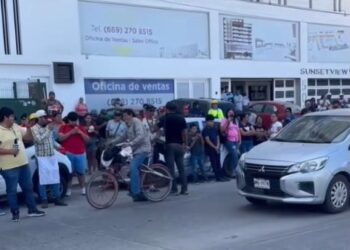 Protestan en Mazatlán tras presunto acto de discriminación contra albañil