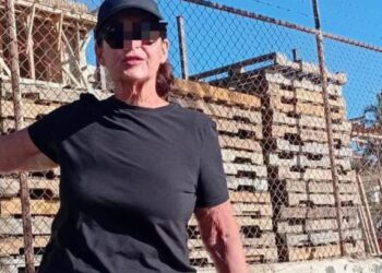 Extranjera intenta expulsar a mexicanos de playa y acaba sancionada