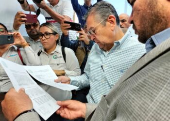 Entregan notificación de inicio de juicio a Gerardo Vargas