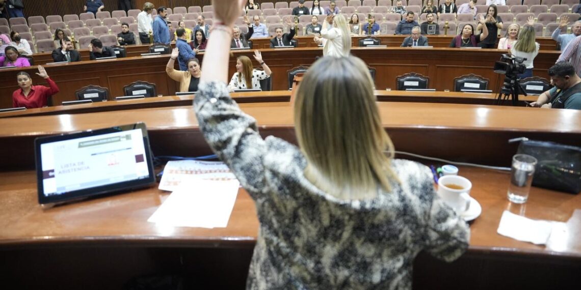 Reestructuran tres Comisiones Permanentes del Congreso del Estado