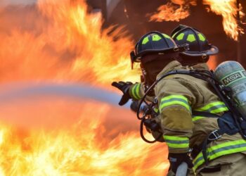 Incendio consume trilladora con frijol en San Miguel Zapotitlán, Ahome