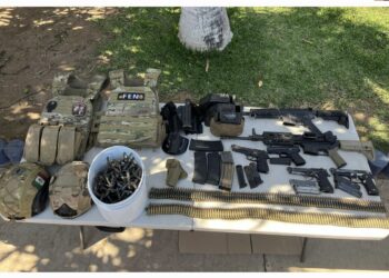 Aseguran a 4 civiles con armamento, un vehículo y equipo táctico en Culiacán