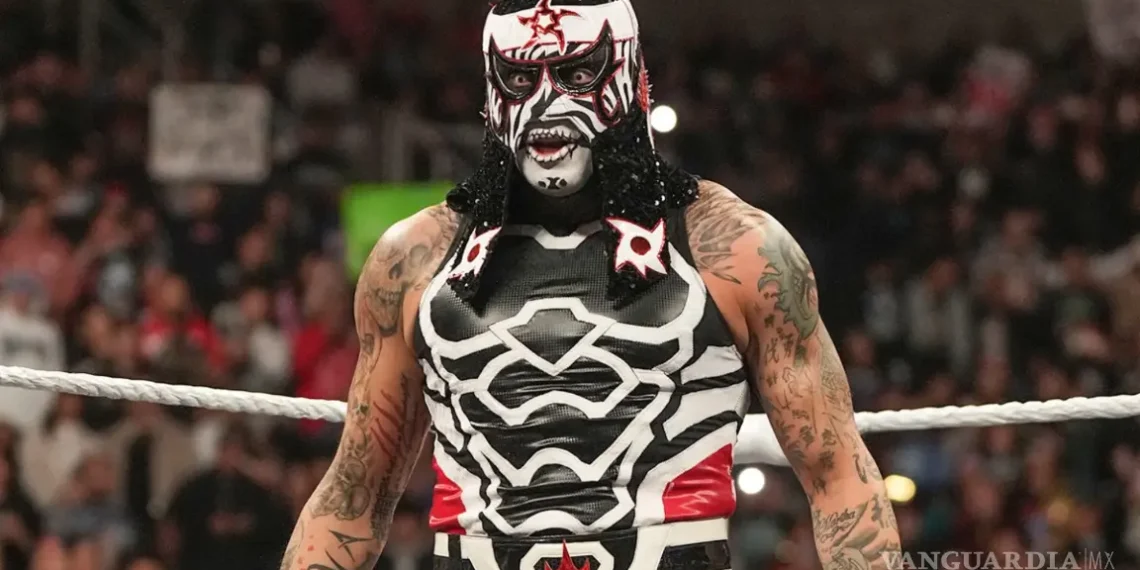 El luchador mexicano Penta Zero Miedo hace impactante salto en Raw antes de ir por el título intercontinental en WrestleMania 41