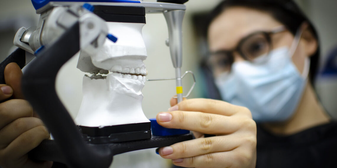 Las restauraciones dentales digitales son una realidad en la Clínica de la Maestría en Rehabilitación Oral Avanzada de la UAS