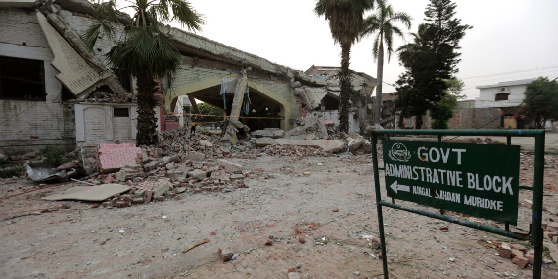 La peor escalada entre India y Pakistán en décadas causa una treintena de muertos