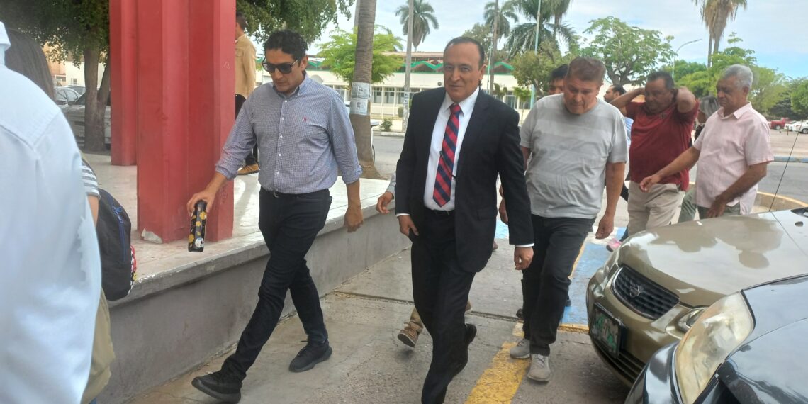 Antonio Menéndez, realiza su primer recorrido por el palacio municipal, como alcalde de Ahome – NR | NOTICIAS