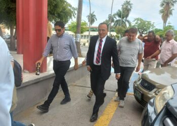 Antonio Menéndez, realiza su primer recorrido por el palacio municipal, como alcalde de Ahome – NR | NOTICIAS