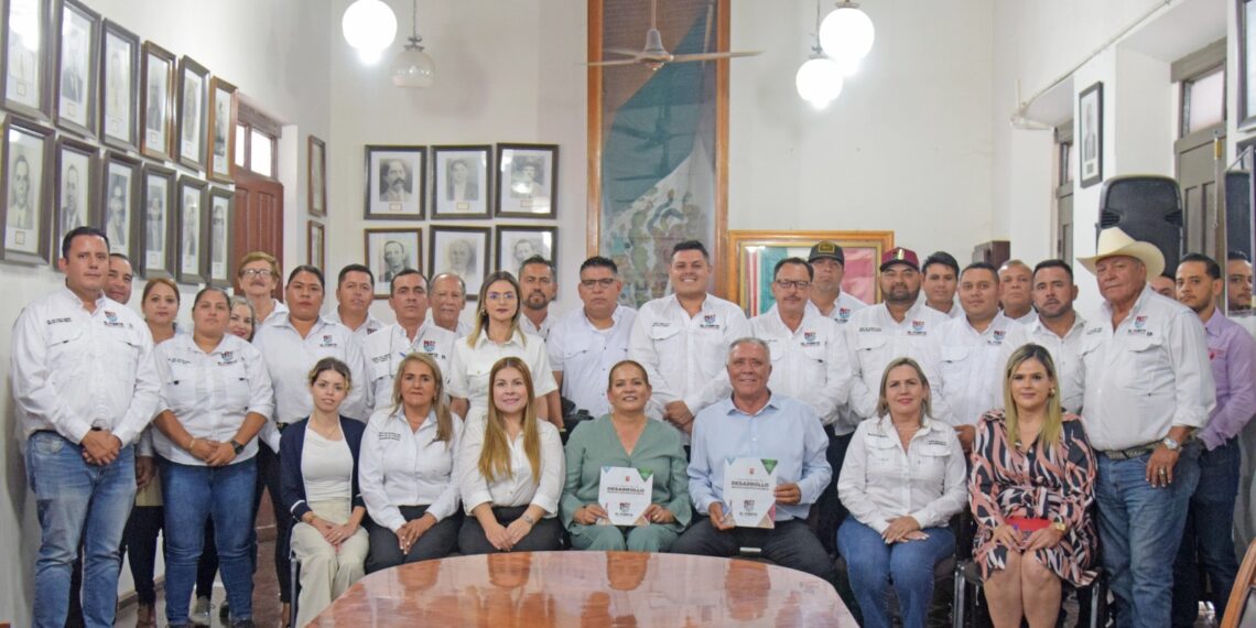 Gobierno de El Fuerte presenta el Plan Municipal de Desarrollo 2024-2027 y Programa Operativo Anual de Obra Pública 2025.