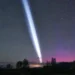 ¿Un ovni? Misterioso rayo blanco aparece en cielo nocturno en EU