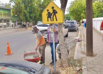 Instalan señalética vial en El Fuerte para mejorar la movilidad y seguridad