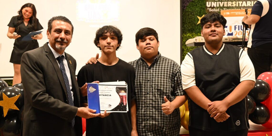 Con un derroche de talento artístico, el Concurso Estatal “Brillando con la UAS: Visión 2025” inició la etapa regional de la zona centro.