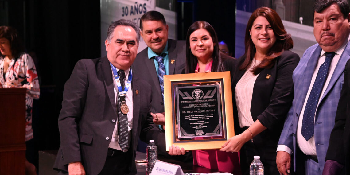 La UAS hace entrega del Reconocimiento “Lic. Eustaquio Buelna Pérez” a 48 docentes e investigadores por sus 30 años de trayectoria académica