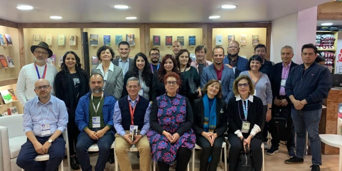 La UAS mantiene una destacada participación durante la Feria Internacional del Libro de Bogotá 2025, en su estreno en este gran evento